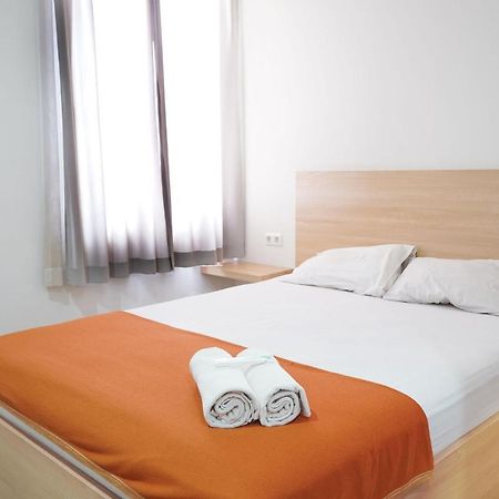 Urooms Tanah Abang Jakarta Exterior foto