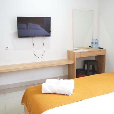 Urooms Tanah Abang Jakarta Exterior foto