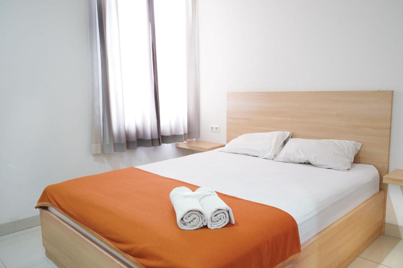 Urooms Tanah Abang Jakarta Exterior foto