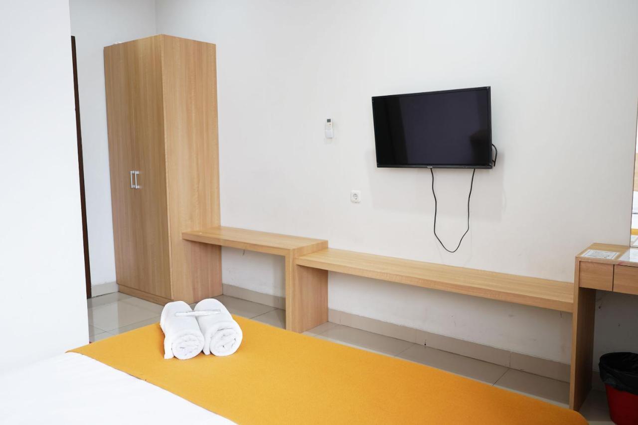 Urooms Tanah Abang Jakarta Exterior foto