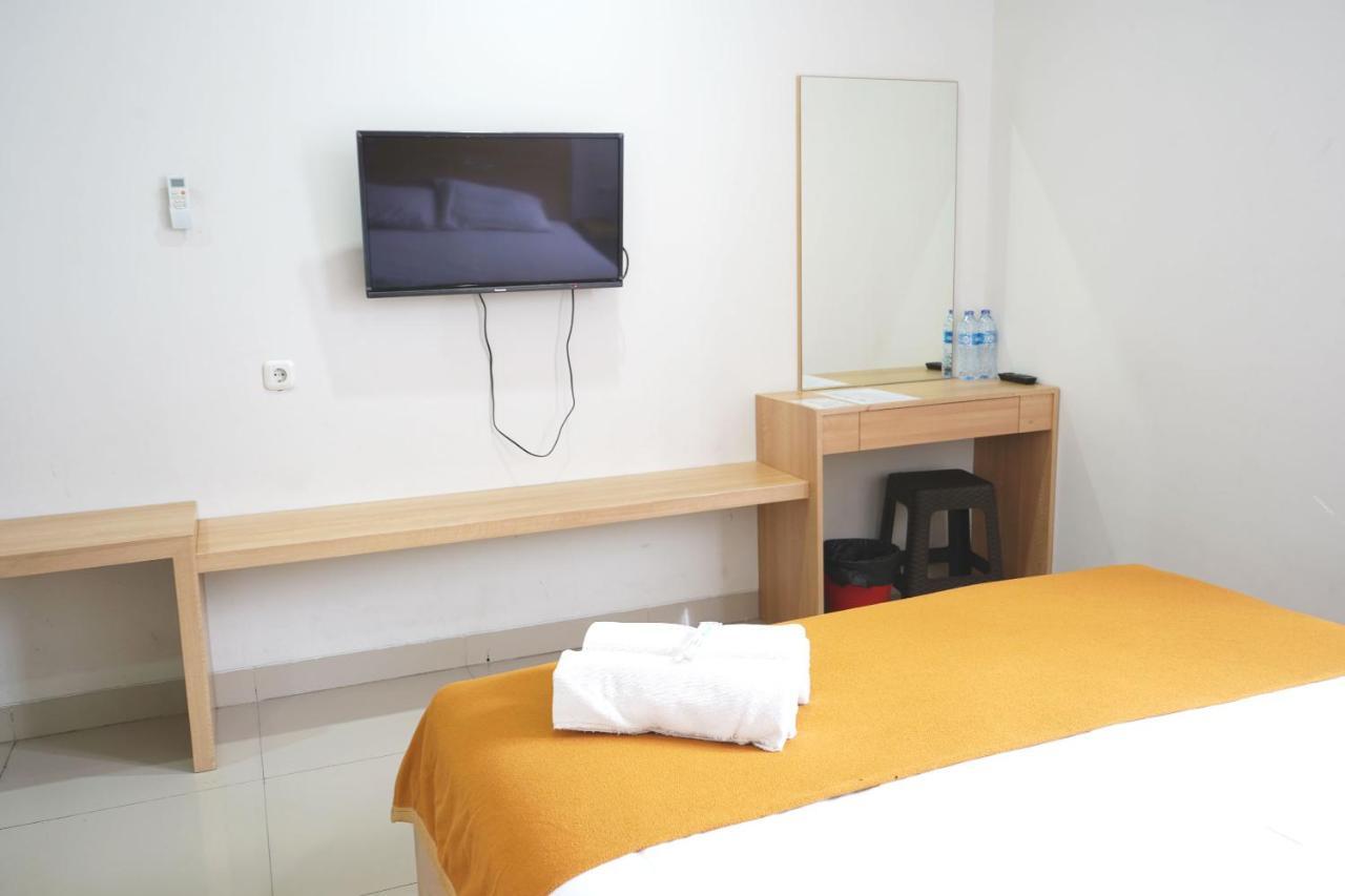 Urooms Tanah Abang Jakarta Exterior foto