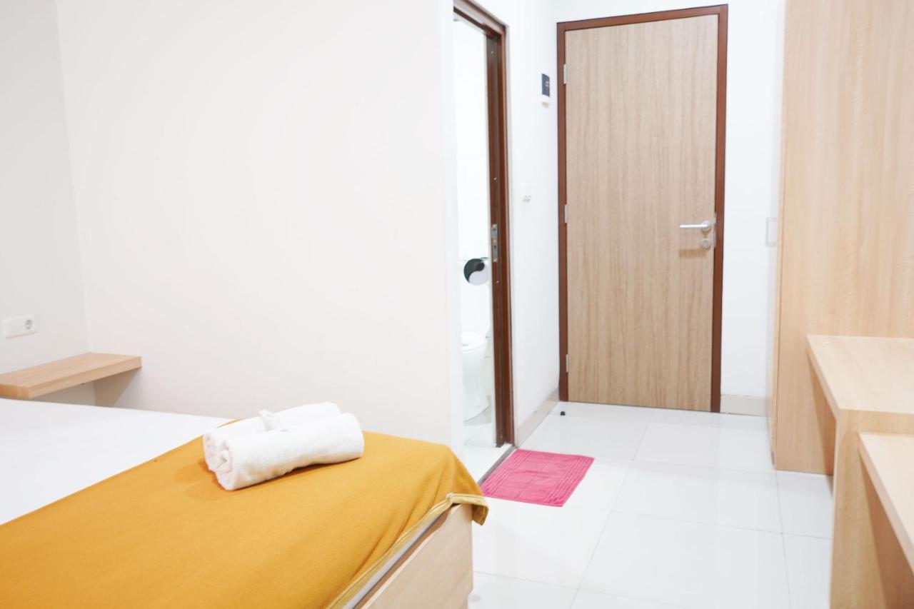 Urooms Tanah Abang Jakarta Exterior foto